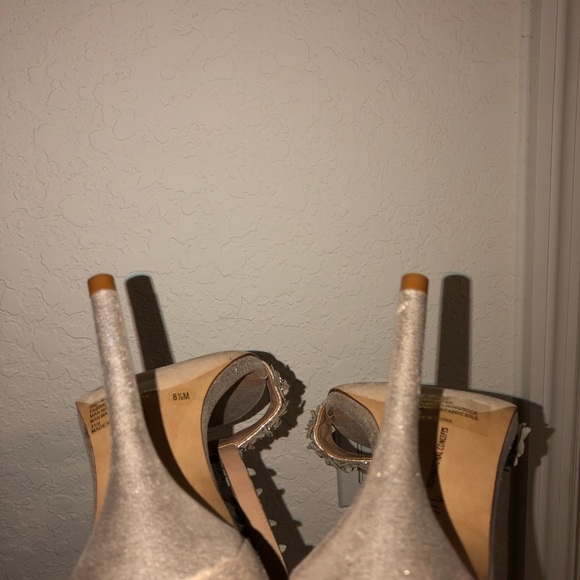 Gold heels - Picture 7 of 8